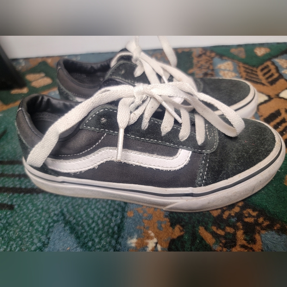 Vans - Youth Size 2 - Black and White